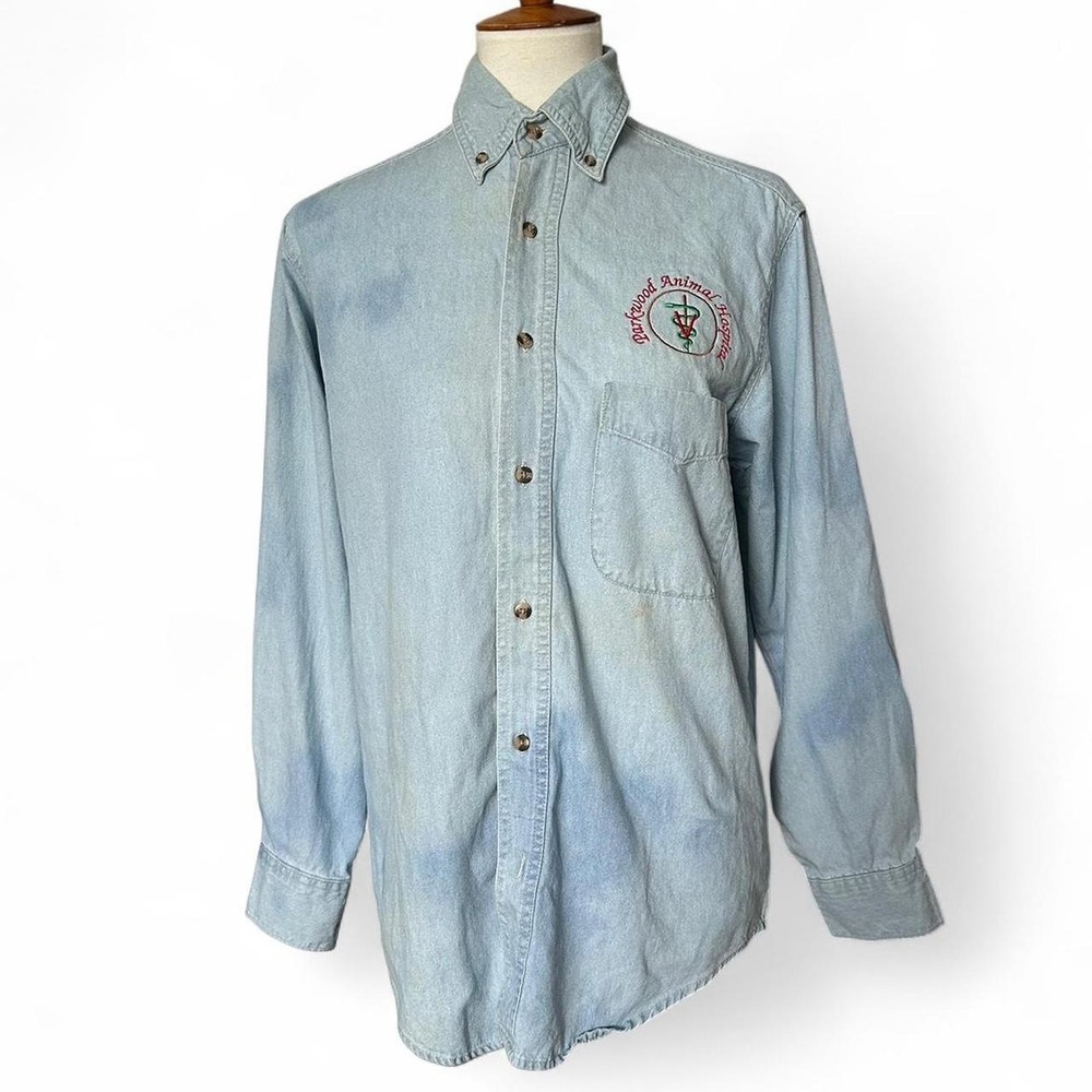 Vintage Jerzees chambray Parkwood Animal Hospital shirt